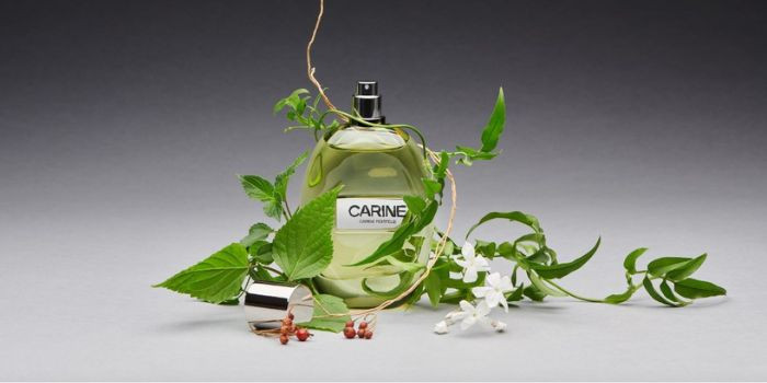 CARINE. CARINE ROITFELD LANCIA IL SUO PROFUMO.